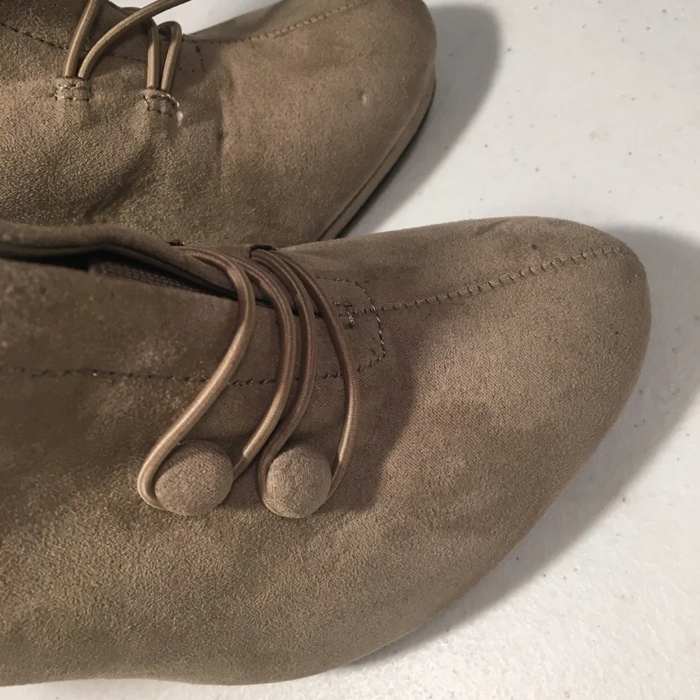 Apt 9 Booties Size 9M button